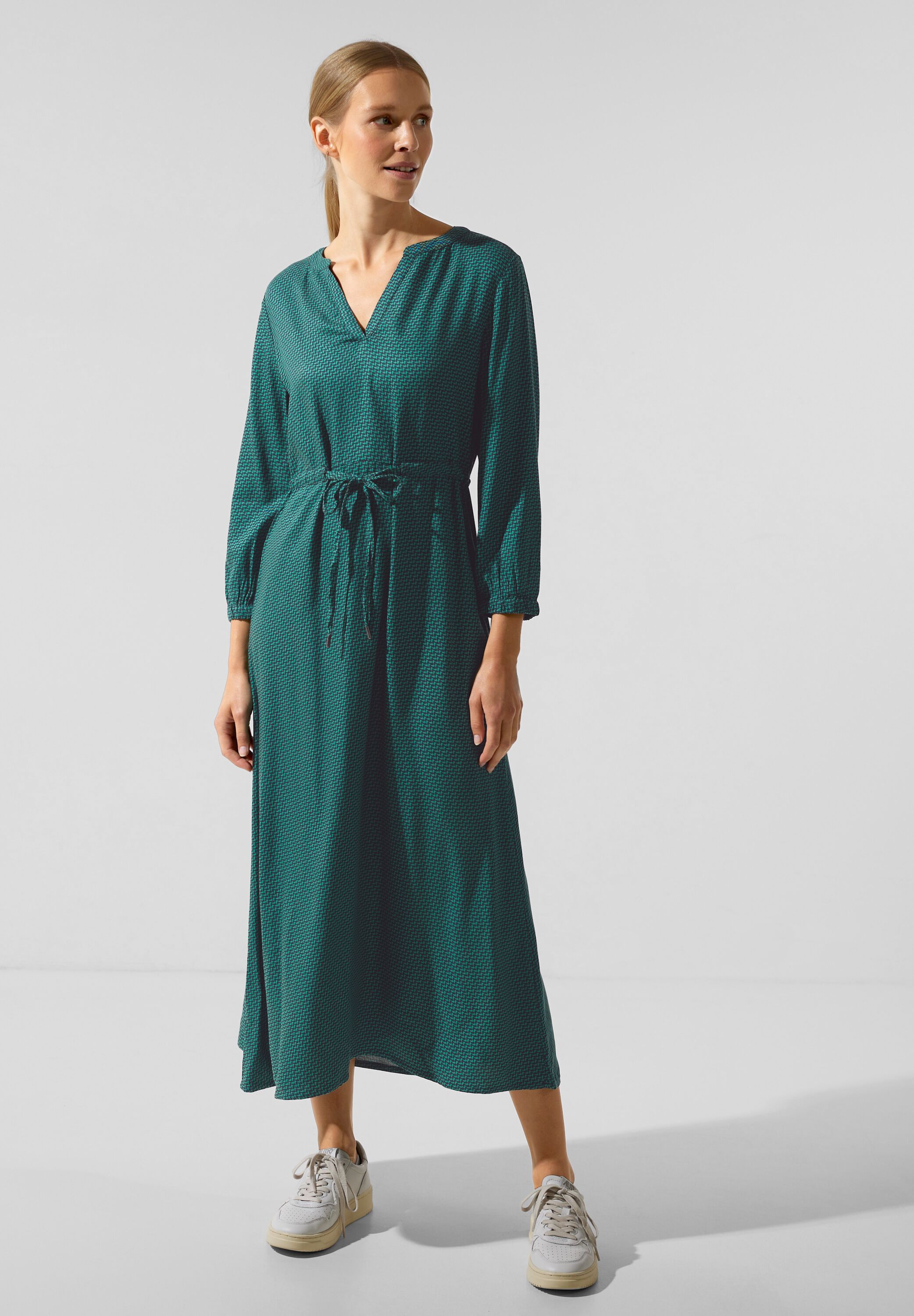 Maxikleid STREET ONE Gr. 38, EURO-Größen, grün (cool vintage green) Damen Kleider Freizeitkleider mit Tunnelzug an der Taille