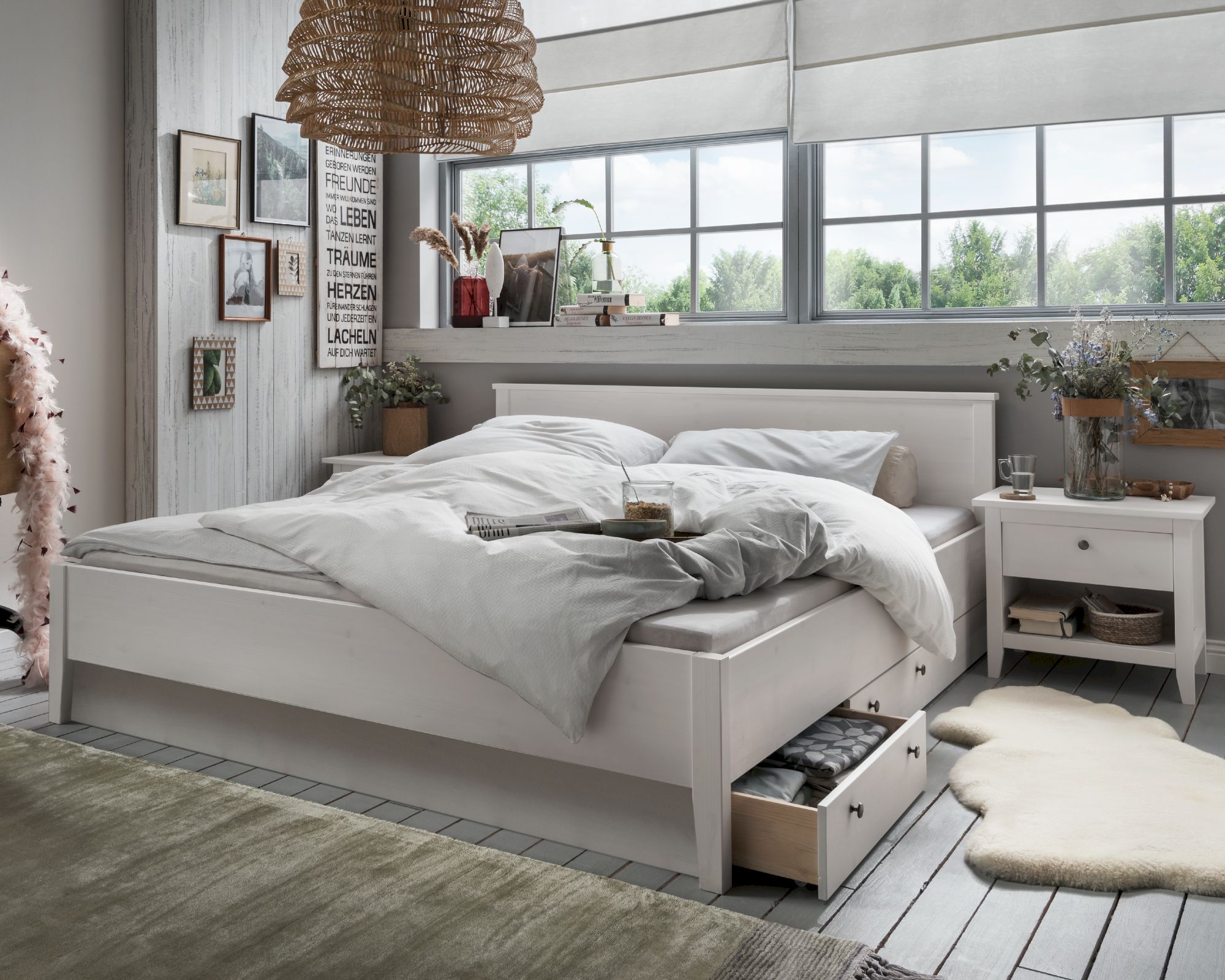 Massivholz »Solvita« Bett weiß 200x200 cm / weiß / mit 3 Bettkästen