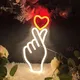 Enseigne au néon LED Love Hand Coussins Gesture décoration murale de chambre à coucher décoration