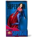 Barbie Supergirl Puppe, Sammlerpuppe aus dem Flash Movie Wearing Red and Blue Anzug mit Umhang, Puppenständer enthalten