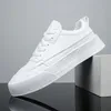 Weiße Herrenschuhe aus Leder, lässige Turnschuhe, 2025, Trend-Plateauschuhe, bequeme vulkanisierte Schuhe für Herren, weiße Tenis Masculinos