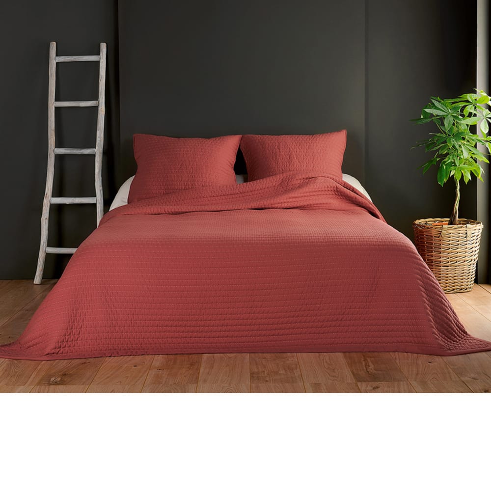 Couvre lit et taie matelassés polyester brique 180x240 cm