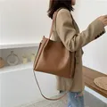Einfache Frauen Eimer Umhängetaschen neue einfarbige Handtaschen 2024 Retro große Kapazität