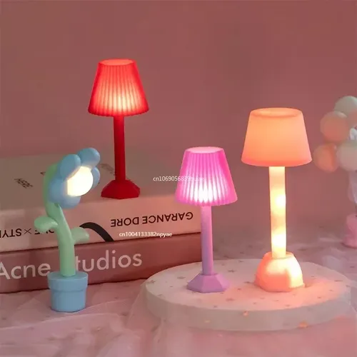 Antike Puppenhaus Miniatur LED Nachtlicht Stehlampe Mini Schreibtisch lampe Home Beleuchtung Modell