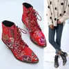 2021 mode Retro Frauen Stiefel Sticken Ethnische Stiefeletten Lace Up Spitz Flache Ferse Schuhe Warme Stiefel Rot Schwarz booties
