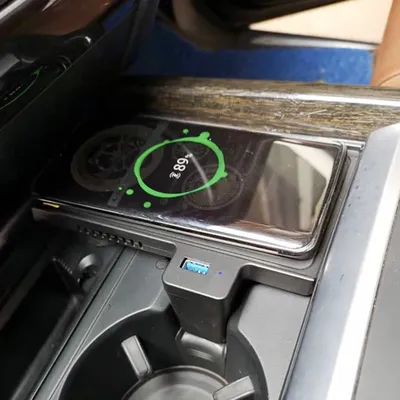 Auto kabelloses Ladegerät Ladegerät 15 W Telefon Ladegerät Ladepad Panel Telefonhalter für BMW X5 Image