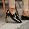 Neue schwarze Slipper für Herren, Pu-Leder, Slip-On, runde Zehenpartie, solide Frühlings-Herbst-handgefertigte Herrenschuhe für Business, Größe 38–46