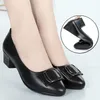Neue Damen Pumps mittleren Alters pu Leder weiche Sohle bequeme rutsch feste Mid-Heel Einzels chuhe Mutter Schuhe Lederschuhe Frauen Loafers schuhe damem heels pumps damen schuhe elegant pumps women