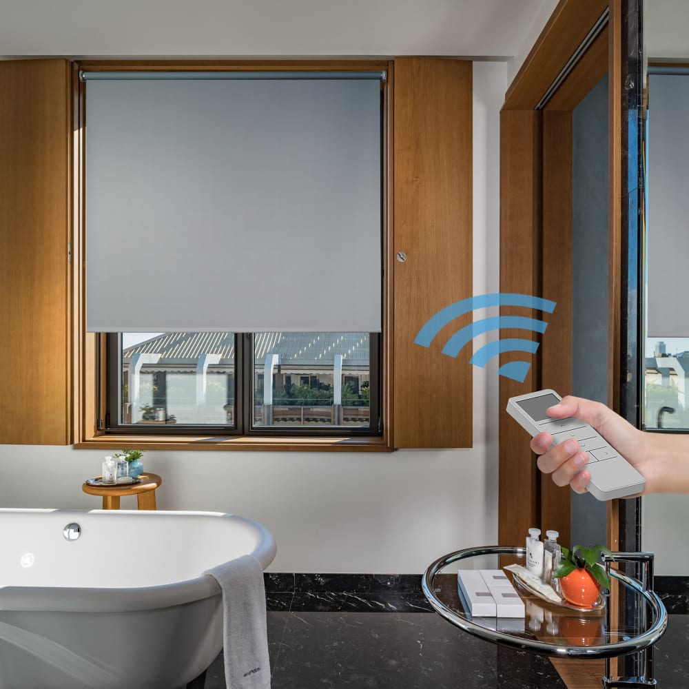 Store enrouleur motorisé occultant gris 150 x 190 cm