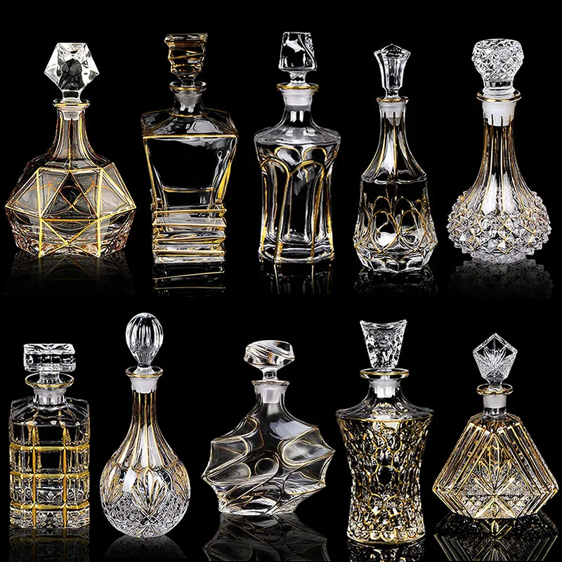 Rotweindekanter aus Kristallglas, ausländischer Weinkanne, Zeichnung, Goldlinie, Whiskyflasche, Likörspender, Weinkanne Image