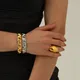 18 Karat vergoldeter Edelstahl mollig oval geformter stilvoller Ring für Frauen Charms Metall Textur