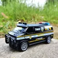 Modèle de voiture de police Van jouet de simulation en alliage voiture arrière côtelée