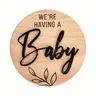 Abbiamo un segno di annuncio di gravidanza per bambini rotondo in legno annuncio disco decorazione