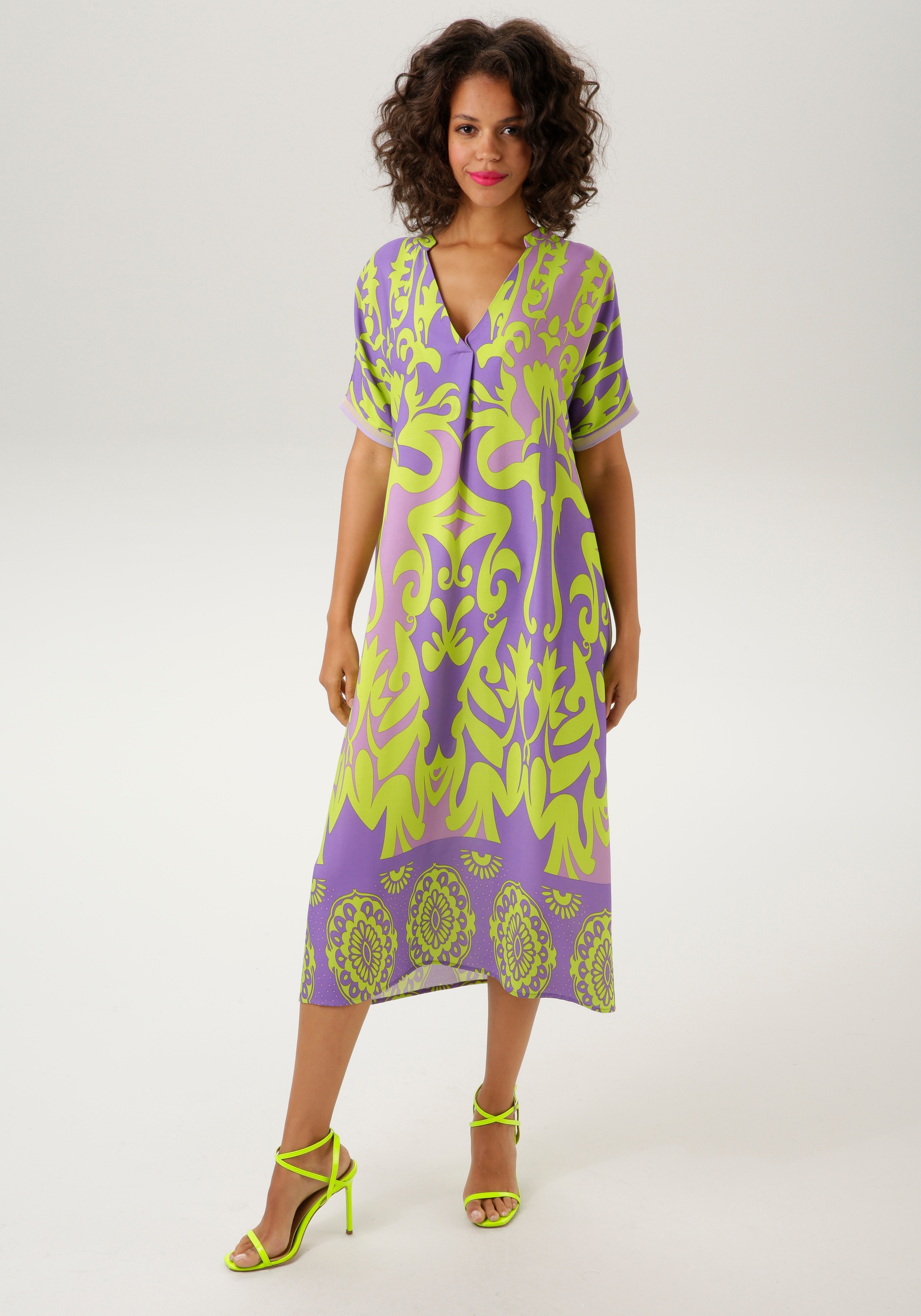 Blusenkleid ANISTON CASUAL, Damen, Gr. 40, N-Gr, bunt (lavendel, apfelgrün, flieder), Web, Obermaterial: 100% Viskose, bedruckt, gemustert, Modisch, lässig geschnitten kniebedeckend, V-Ausschnitt, Rippbündchen, Kleider, mit graphischem Druck und... Image
