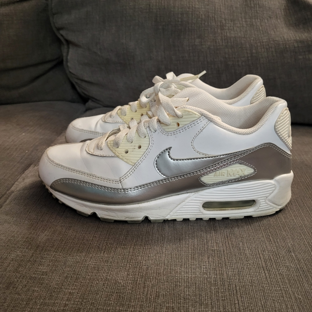 Nike Shoes | 2 For $25 Nike Big Kids White/Silver Air Nike Sneakers - Size 6y | Color: White | Size: 6g