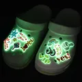 1 pz luminoso Croc Charms accessori scarpe fluorescenti accessori moda morbido PVC fibbia per scarpe