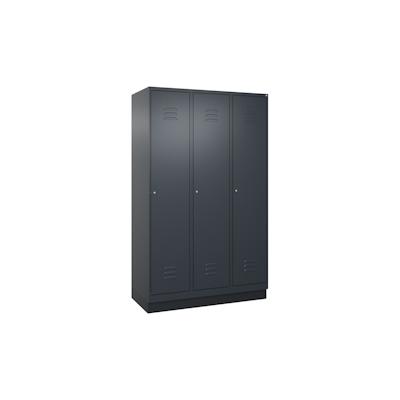 C+P Spind Classic PLUS, Sockel, 3 Abteile, HxBxT 195x120x50cm, Zylinderschloss, Anthrazit von PROREGAL Image