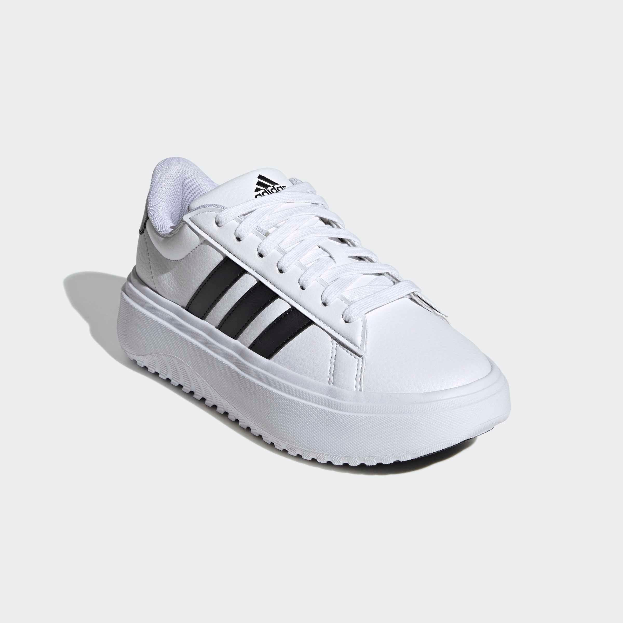 Sneaker ADIDAS SPORTSWEAR "GRAND COURT PLATFORM", Damen, Gr. 42, schwarz-weiß (cloud weiß, core schwarz, core schwarz), Synthetik, Schuhe Sneaker, Design auf den Spuren des adidas Superstar