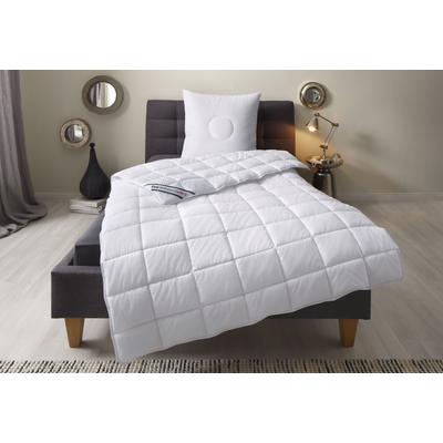 Kunstfaserbettdecke FAN "Wellness Line", weiß, B:155cm L:220cm, Bezug: 100% Baumwolle. Füllung: 100% Polyester, Bettdecken, kochfest bis 95 C - mit immer wieder aufschüttelbarer Faserfüllung Image