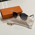 Tory Burch Accessories | Like New Tory Burch Polarized Aviator Sunglasses | Color: Black/Gold | Size: Os