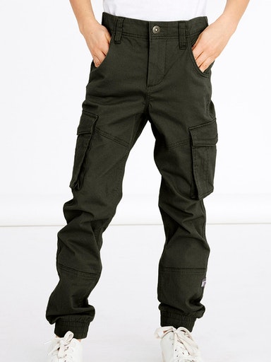 Cargohose NAME IT "NITBAMGO für Jungen mit verstellbarem Bund und Stretchkomfort", Jungen, Gr. 122, N-Gr, grün (rosin), Web, Obermaterial: 98% Baumwolle, 2% Elasthan, unifarben, relaxed fit normal, Hosen, unifarben, modisch, relaxed fit, Webware Image