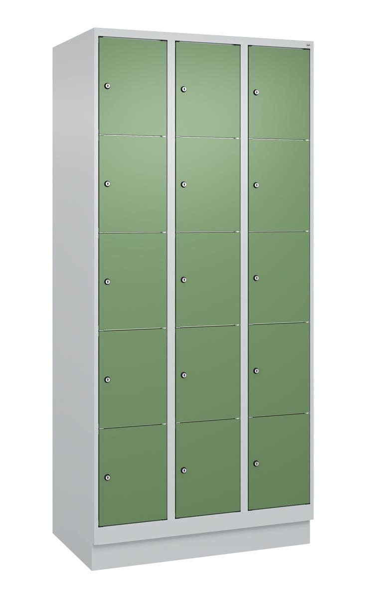 C+P Schließfachschrank Classic PLUS, Sockel, 3 Abteile, 1950x900x500mm, 7035/601 Image