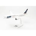 Herpa Snap-fit airplane model LOT Polish Airlines Boeing 787-9 Dreamliner on scale of 1 : 200, plastic miniature with pedastal, model building, collectors edition