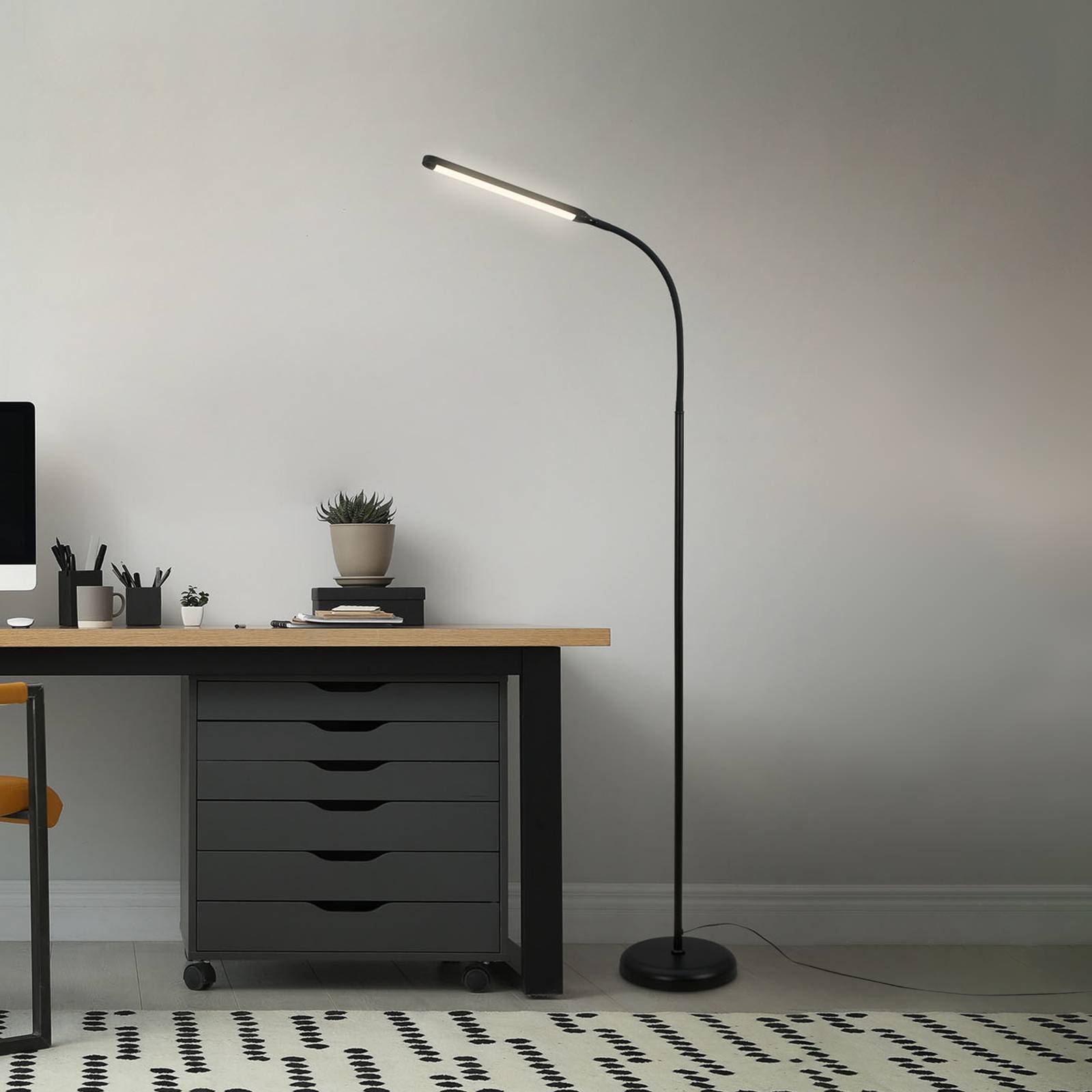 Briloner LED Stehlampe Pivaz, dimmbar, schwarz, für Wohn- / Esszimmer, Metall, Modern, LED Stehlampe