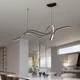 Plafonnier LED suspendu au design moderne disponible en noir luminaire décoratif d'intérieur