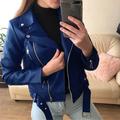 Veste en simili cuir pour femme veste de moto à fermeture éclair complète manteau de motard imperméable streetwear coupe régulière vêtements d'extérieur avec ceinture manches longues automne noir