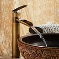 mitigeur de lavabo de salle de bain cascade haut, robinets de lavabo à une poignée en laiton antique avec tuyau froid et chaud