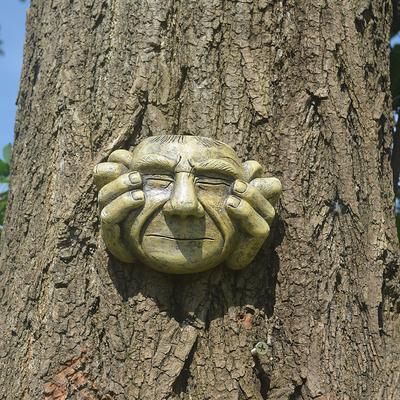 Whimsical Face Outdoor Courtyard Decoration: Sculpture of a Playful Face with Eyes, Ears, and Mouth Covered, Resin Craft Garden Hanging Ornament