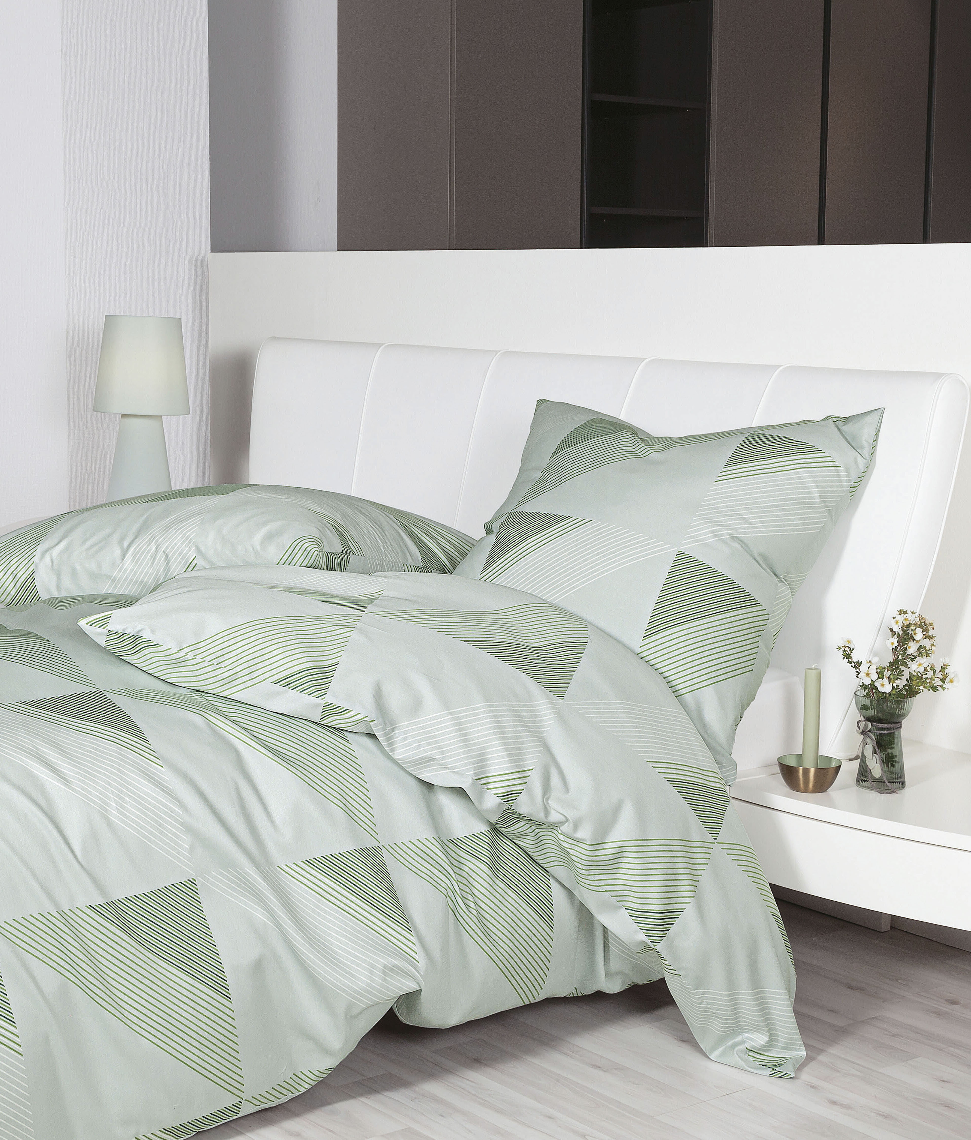 Bettwäsche JANINE "Mako-Satin 87065 08 155x200,80x80", grün (malachitgrün), B/L: 135cm x 200cm, 1 Stk., 1 Stk., Mako-Satin, B/L: 80cm x 80cm, 2 Stk., Mako-Satin, Obermaterial: 100% Baumwolle, Bettwäsche, mit Reissverschluss Image
