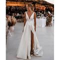 Matrimonio in spiaggia Abiti da sposa casual A-Line V Collo Senza maniche Strascico in satin con Nastri Fiocchi Nastri Fiocco