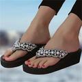 Damen Hausschuhe Slippers Flip Flops Boho Flip Flops Hausschuhe im Freien Outdoor Strand Feste Farbe Strass Imitationsperle Keilabsatz Elegant Brautkleider schlicht Minimalismus EVA Schwarz Weiß