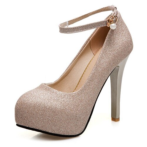 Silberne Plateau-Pumps mit Knöchelriemen und Perlenanhänger – elegante Brautschuhe für den Abend oder eine glamouröse Hochzeit Image