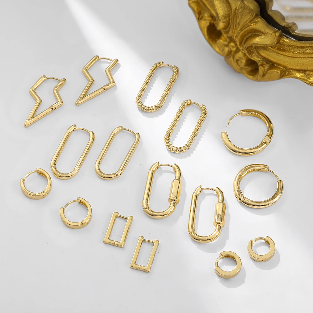Minimalistische geometrische gedrehte Creolen für Frauen, einfacher Kreis, goldfarben, Huggies-Ohrring, Ohrschnalle, modischer Party-Schmuck Image