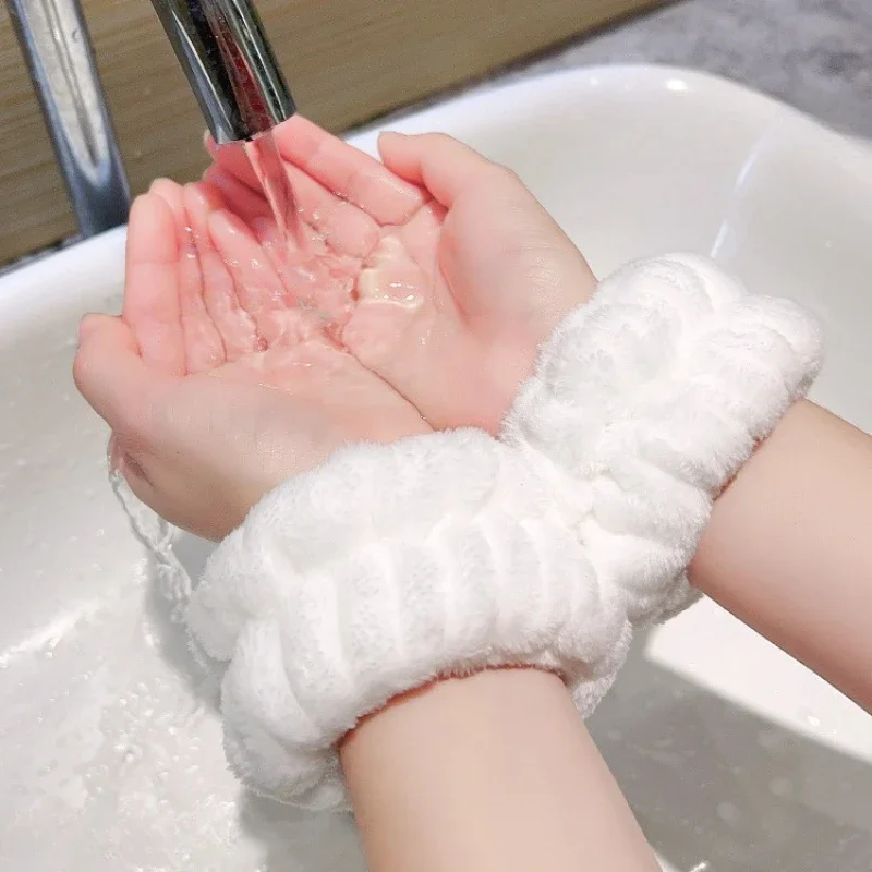 1 Paar Korallen Samt Gesicht Waschen Handgelenk Handtücher Wiederverwendbare Frauen Gesicht Spa Make-Up Handtuch Mädchen Handgelenk Gürtel Samt Handtuch Image