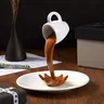 Schwimmende verschüttete Kaffeetasse Skulptur Küche Dekoration verschütten Magie Gießen Splash