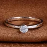 Huitan klassische und einfache kleine Zirkonia Ringe für Frauen minimalist ische zurückhaltende