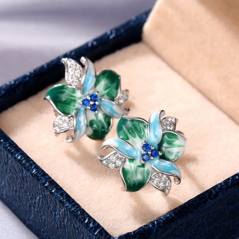 Huitan Grün Blaue Blumen Ohrringe Damen Inlay Funkelnder Zirkonia Ausgefallenes Jubiläumsgeschenk Neu gestalteter Blumen Ohrschmuck Image