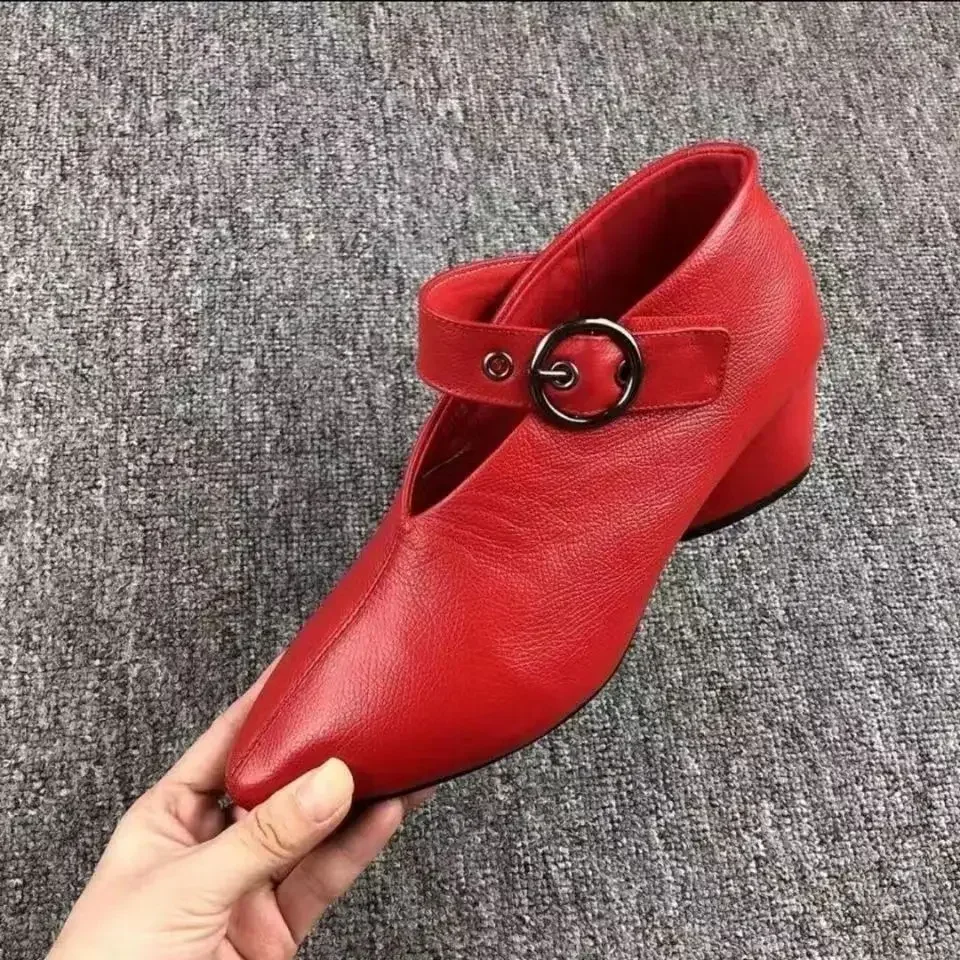 Schuhe Neue Spitz Sexy Chunky Heels Frauen Schuhe Weibliche Retro Gürtel schnalle Schwarz High Heels Schuhe chaussure femme 2024