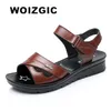 WOIZGIC Frauen Mutter Alte Weibliche Sandalen Schuhe Kuh Echtes Leder Casual PU Haken Schleife Sommer Strand Kühle Größe 35-41 HD-B01