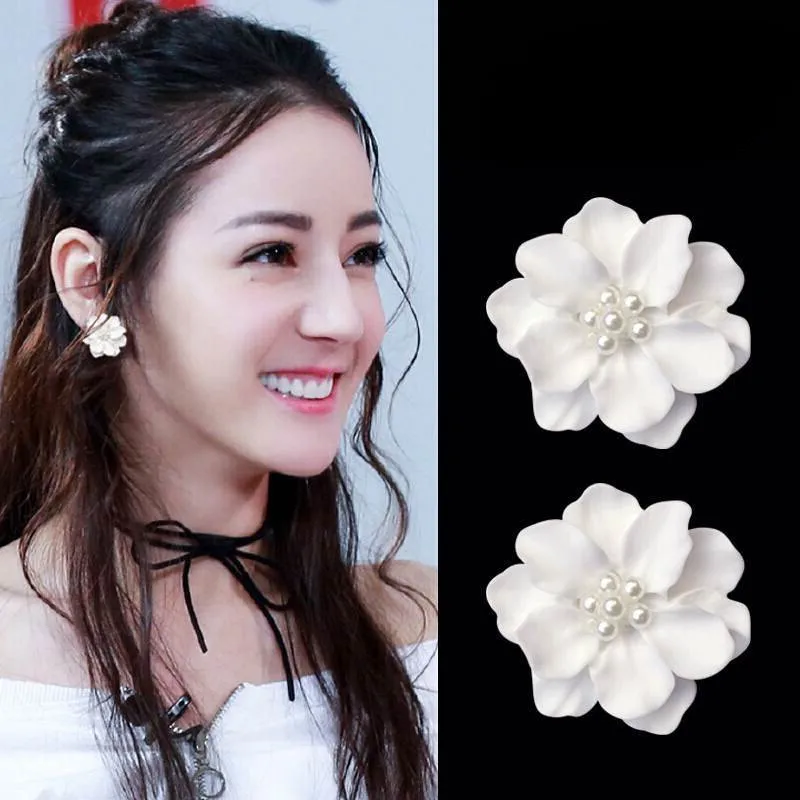 Mode Koreanische Große Harz Blume Stud Ohrringe für Frauen Vintage Acryl Perle Liebe Pending Ohrring 2024 Mode Schmuck Brincos Image
