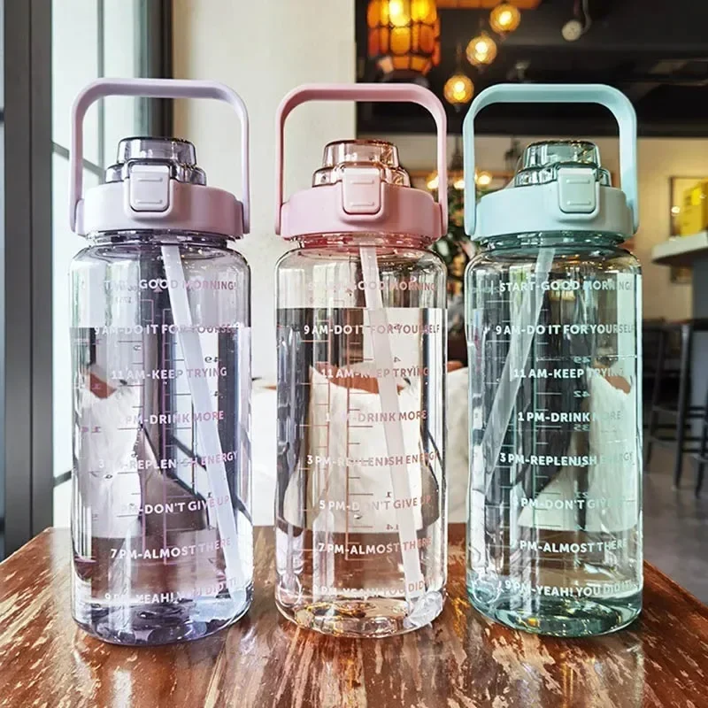 2-Liter-Kunststoff-Wasserkocher, große tragbare Reise-Wasserflasche mit Strohhalm, Sport- und Fitnessbecher, hochwertiger großer fetter Becher für Erwachsene, universell Image