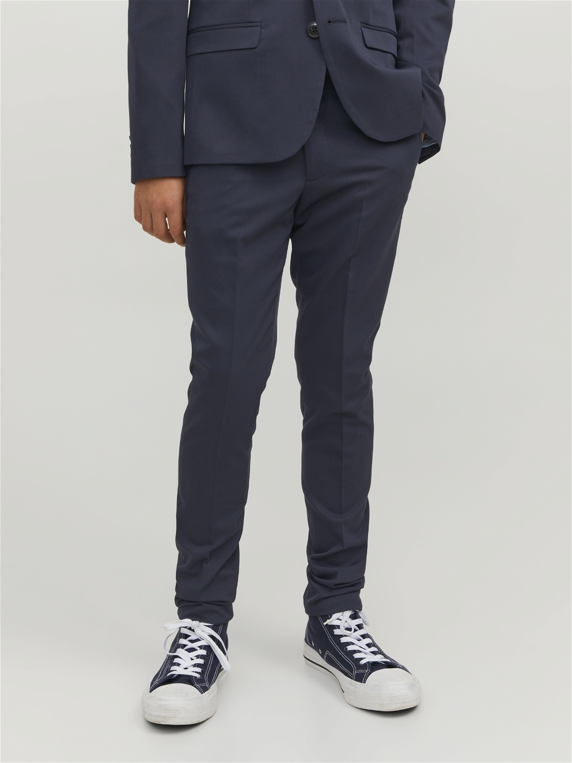 Anzughose JACK & JONES JUNIOR "JPRSOLAR elastisch, pflegeleicht, komfortabel", Jungen, Gr. 134, N-Gr, blau (schwarz navy), Web, Obermaterial: 78% Polyester, 17% Viskose, 5% Elasthan, unifarben, Modisch, slim fit knöchellang, Hosen, unifarben,... Image