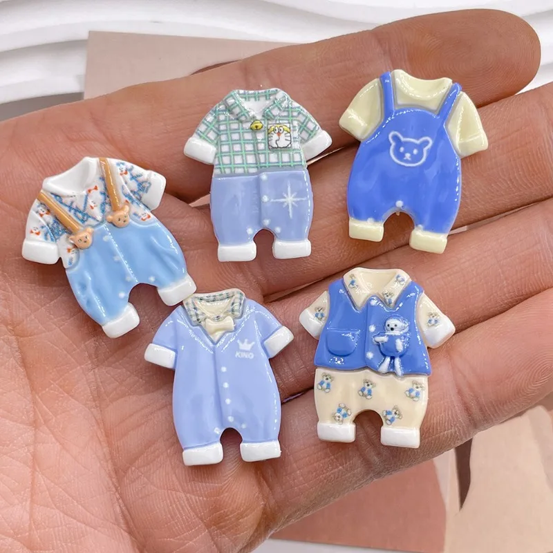 Résine peinte Kawaii dessin animé bébé vêtements Flatback Cabochons pièces en résine articles artisanaux 5 pièces Scrapbook bricolage décor accessoires