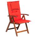 Chaise de jardin avec coussin rouge clair