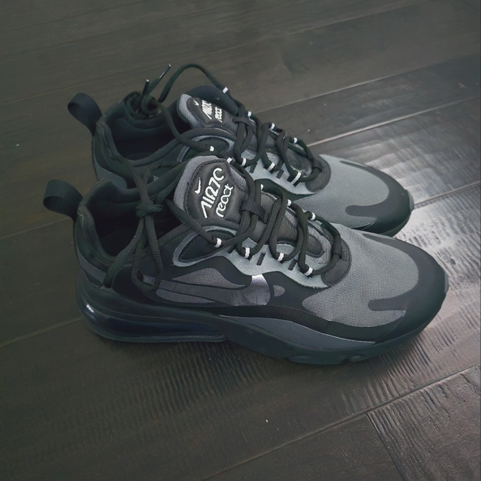 Nike Shoes | Black Nike Air Max 270 Mens 9 | Color: Black/Gray | Size: 9