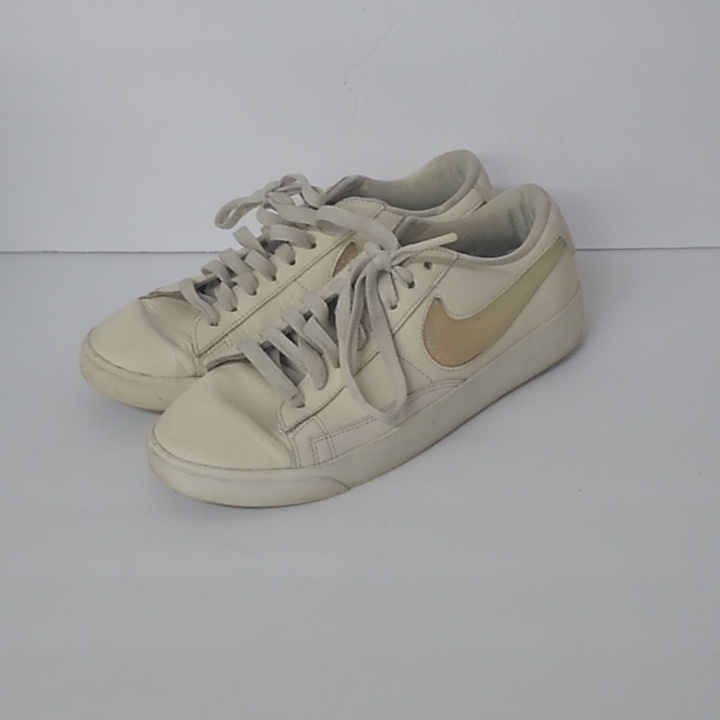 Nike Shoes | White Nike Tennis Shoes With Glittery Logos | Color: Silver/White | Size: 7.5